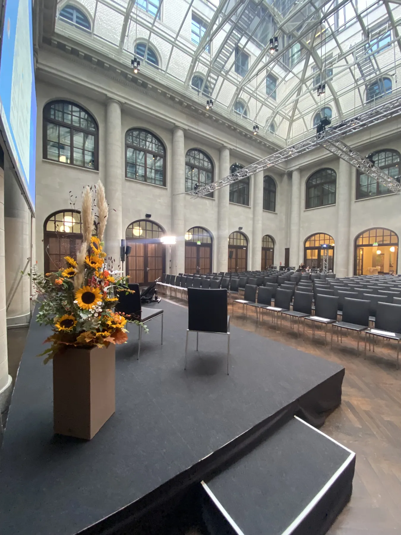 Bühne im historischen Saal